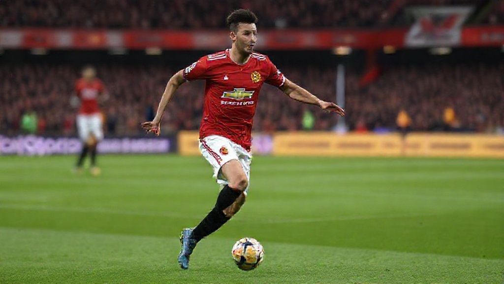 马奎尔复出在即！曼联铁卫面临防线激烈竞争